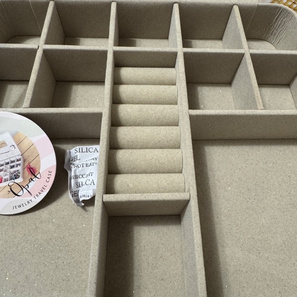 Hives & Honey Opal Large Jewelry Travel Case with Mirror Golden Mist Color - Picture 5 of 6